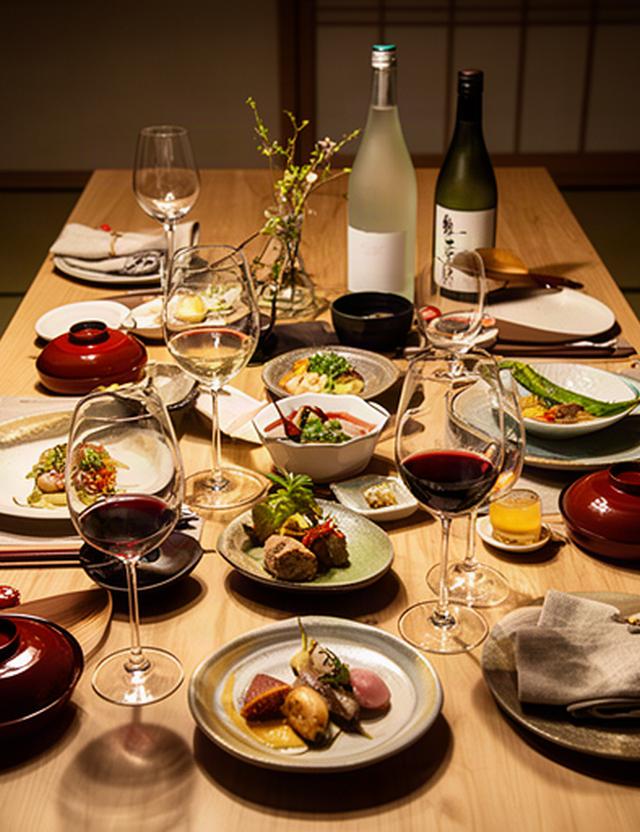 日本酒と国産ワインが並ぶ料亭の食事テーブル